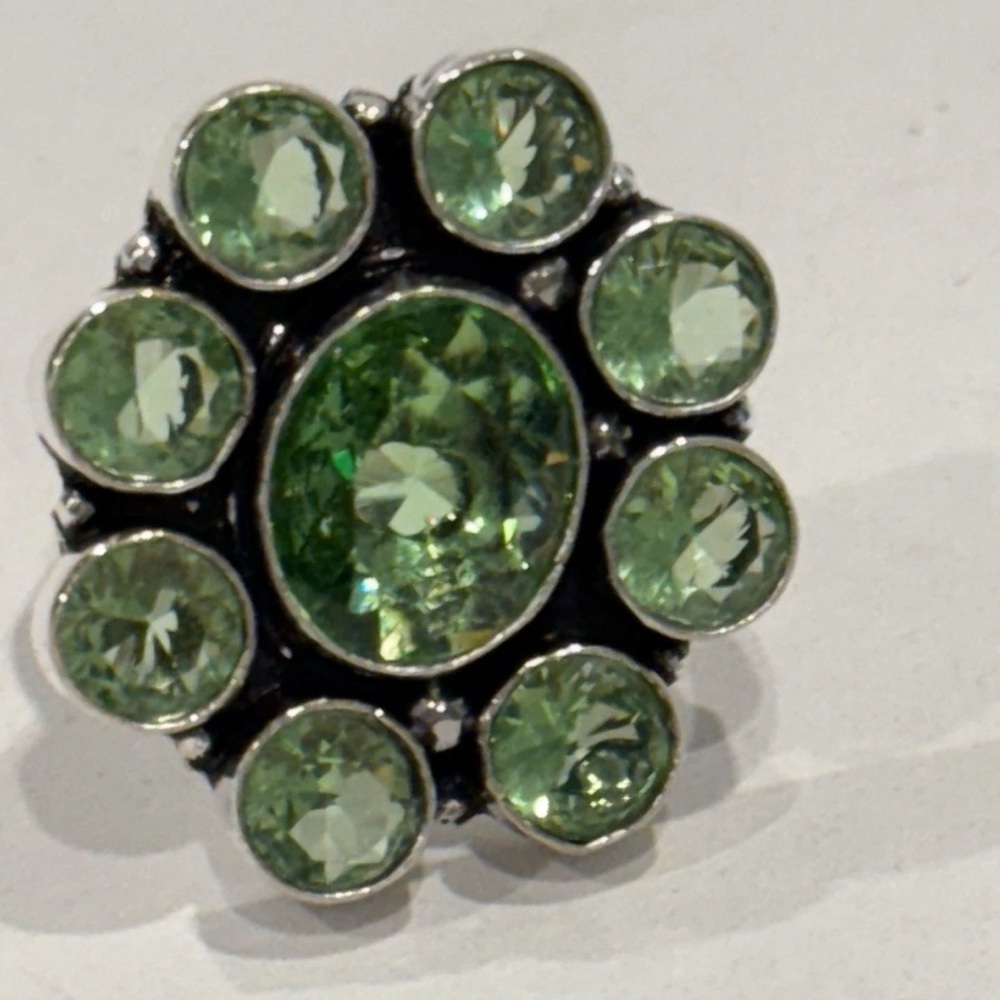 🆕 Elegant Natural Peridot Gemstone Ring in Sterling Silver Size 7 🆕 - Picture 7 of 9